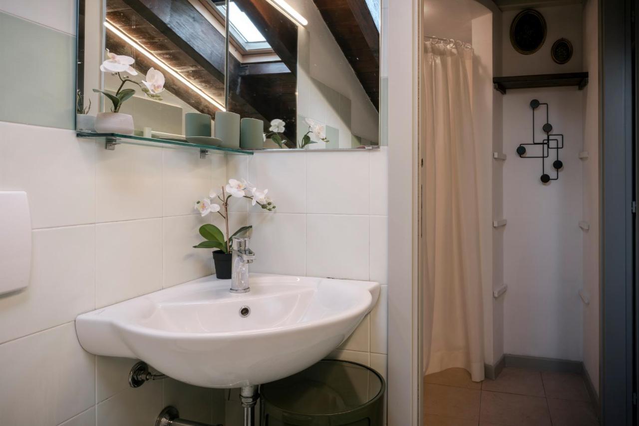 Lovely Mansard Iseo Portelle Holiday With Private Parking And Bike Storage Exteriör bild