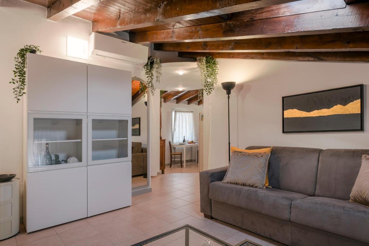 Lovely Mansard Iseo Portelle Holiday With Private Parking And Bike Storage Exteriör bild