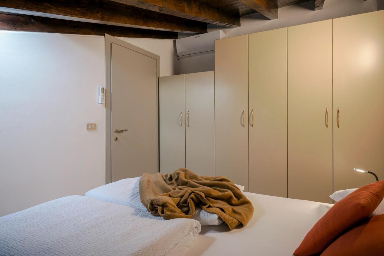 Lovely Mansard Iseo Portelle Holiday With Private Parking And Bike Storage Exteriör bild