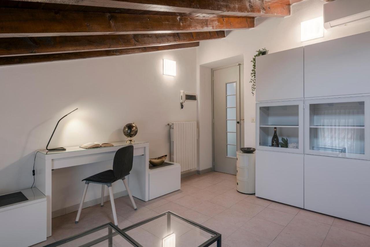 Lovely Mansard Iseo Portelle Holiday With Private Parking And Bike Storage Exteriör bild