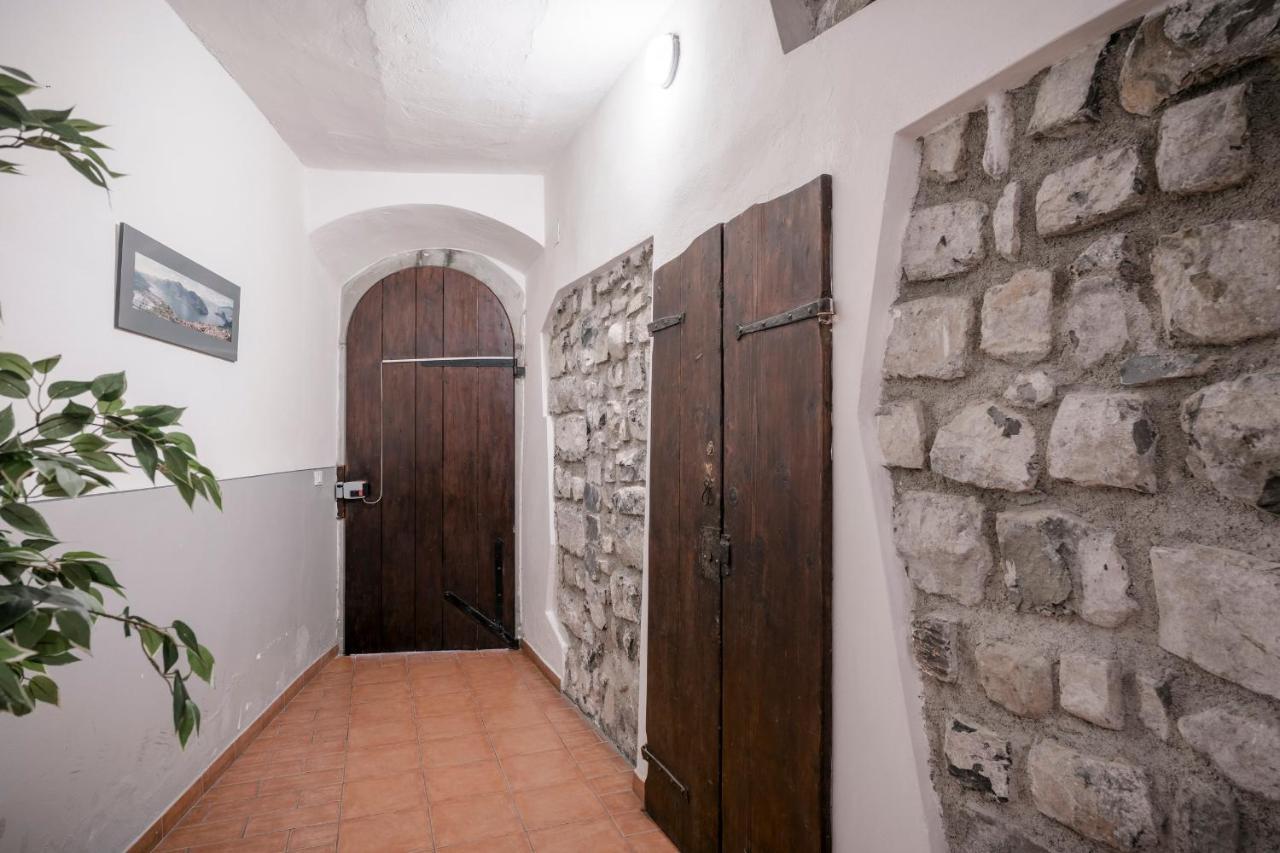 Lovely Mansard Iseo Portelle Holiday With Private Parking And Bike Storage Exteriör bild