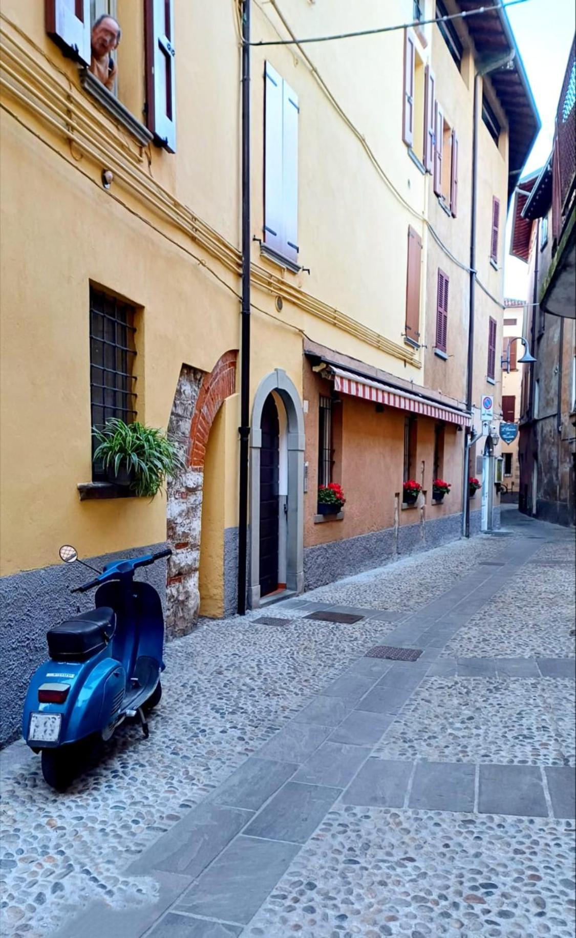 Lovely Mansard Iseo Portelle Holiday With Private Parking And Bike Storage Exteriör bild